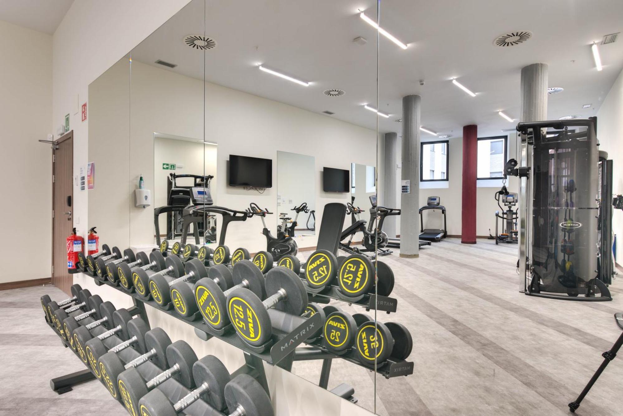 Livensa Living Pamplona Albergue Juvenil Экстерьер фото