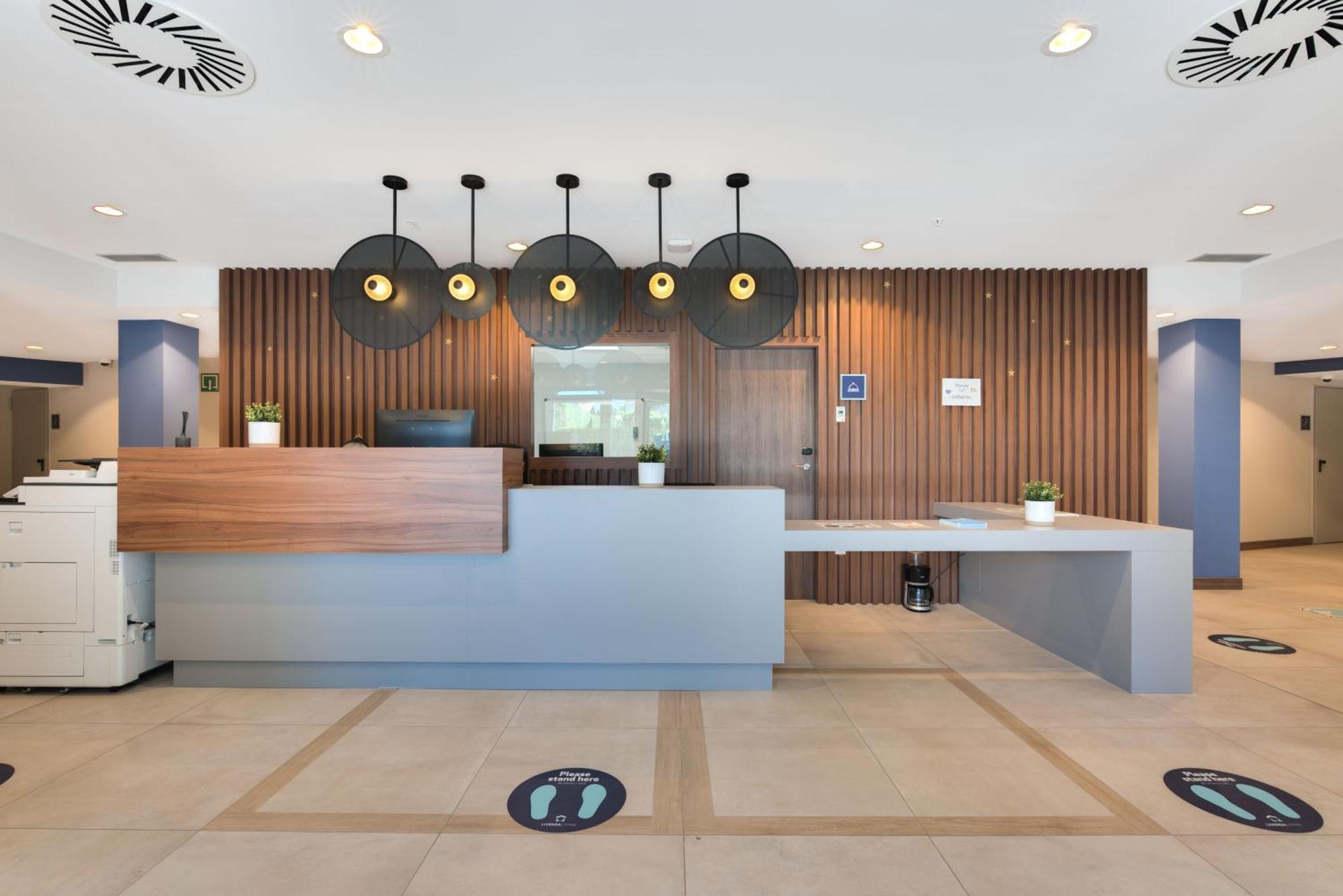 Livensa Living Pamplona Albergue Juvenil Экстерьер фото