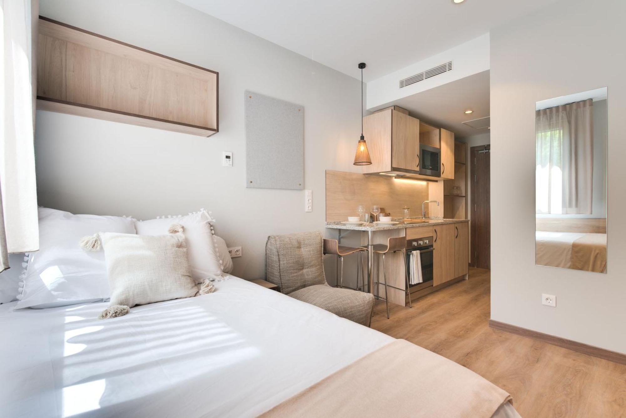 Livensa Living Pamplona Albergue Juvenil Экстерьер фото