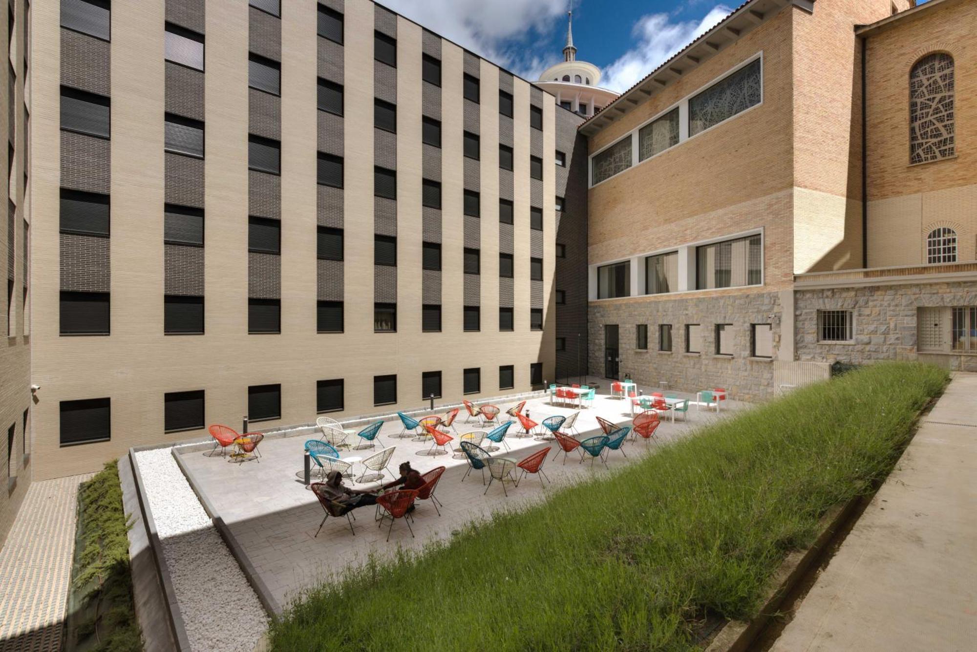 Livensa Living Pamplona Albergue Juvenil Экстерьер фото